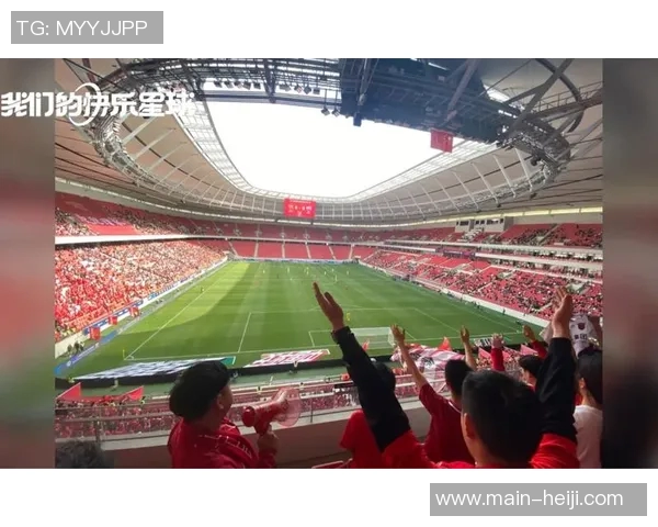 上港足球队奋勇争先力争佳绩展现中国足球新风貌 上港足球队奋勇争先力争佳绩展现中国足球新风貌